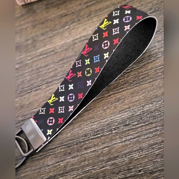 Designer Inspired Key Fob Wristlet 🎉2/$30🎉 - Picture 2 of 5